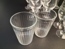 Diverse glas. Bl.a Arcoroc tallrikar.