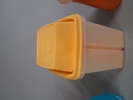 Brickor & Tupperware.