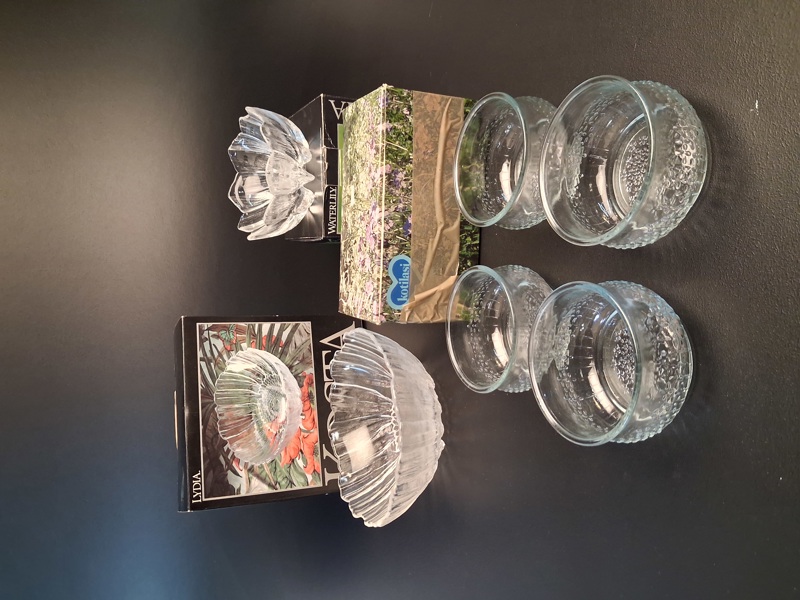 Diverse glas. Kosta, Lydig Waterlily & Kotilasi Linnea.