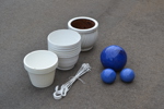Diverse plastamplar, kruka, dekorationsbollar & plastkrukor.