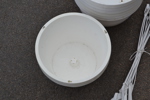 Diverse plastamplar, kruka, dekorationsbollar & plastkrukor.