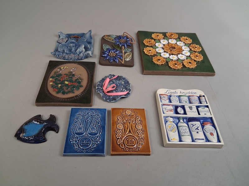 Diverse keramik tavlor. Bl.a JIE.