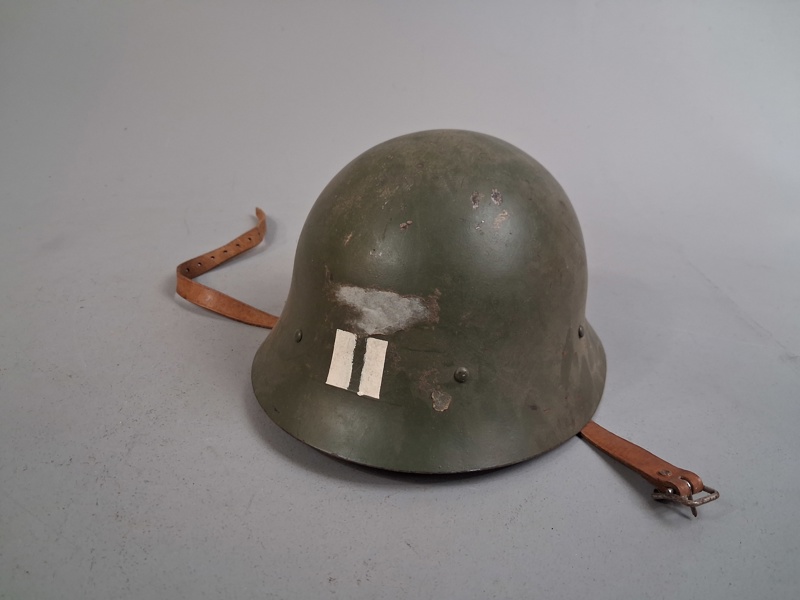 Militärhjälm.