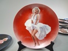Samlartallrikar. 19st, "Marylin Monroe", Delphi, Bradex, 1990-talet.