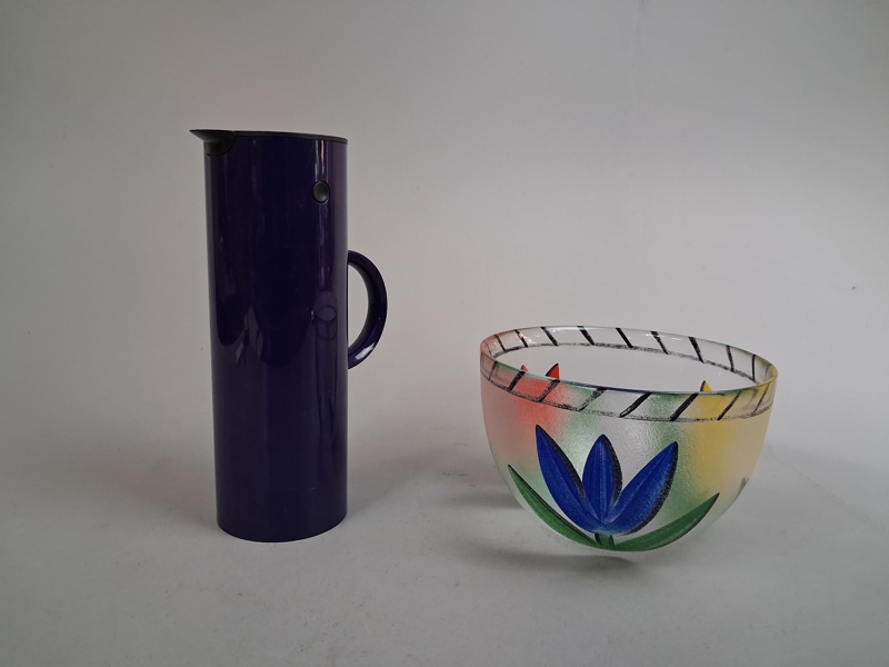 ULRICA HYDMAN VALLIEN. Skål, "Tulipa", Kosta Boda & Kaffetermos stelton.