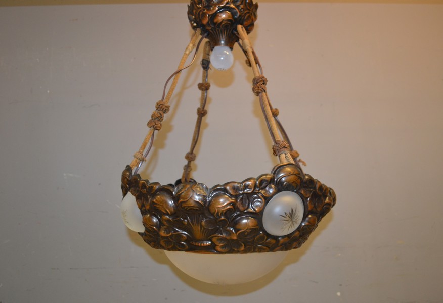 Taklampa. Jugend, koppar, 1900-talets första hälft.