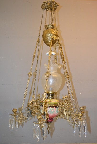 Takfotogenlampa. Majolika, omkring 1900, renoverad.