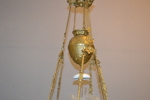 Takfotogenlampa. Majolika, omkring 1900, renoverad.