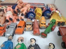 Diverse. Bl.a mindre bilar, Tintin, dockor m.m.