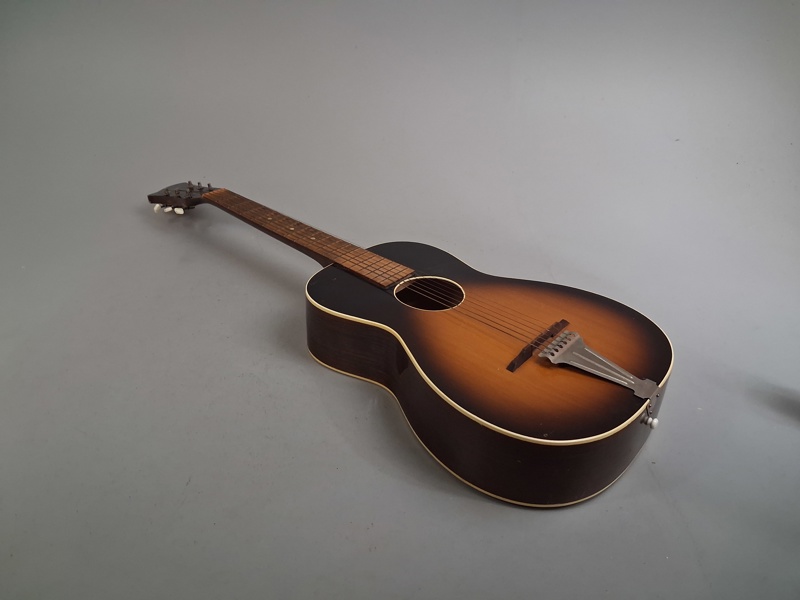 HERMAN CARLSSON LEVIN. Akustisk gitarr, Göteborg, Nr 30222, modell 28.