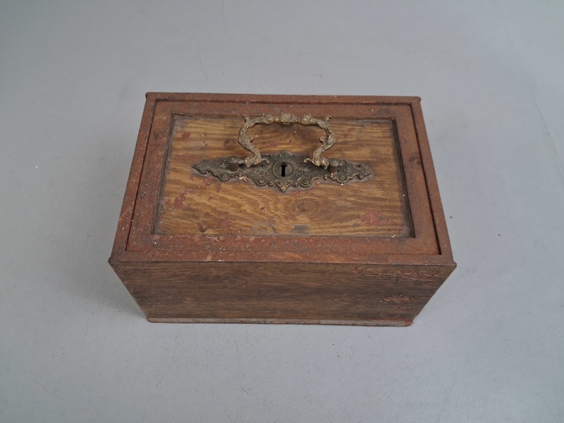 Skrin/kassalåda. Järn. 1800/1900-talet.