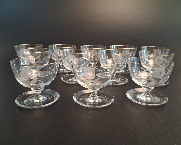 12 Coupeglas. Kosta, dekor av blommor.