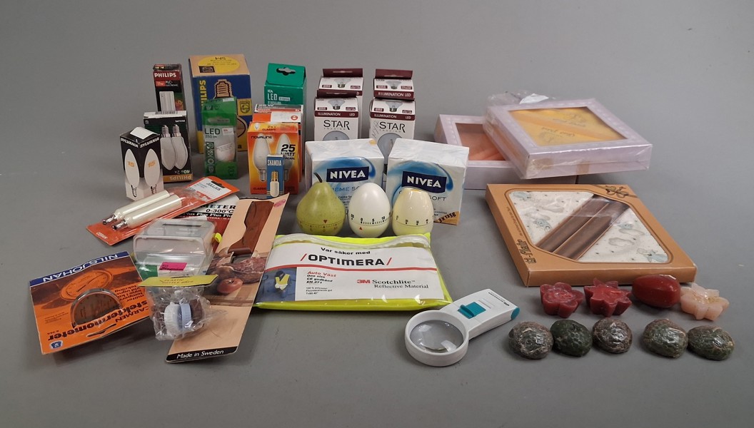 Diverse. Bl.a Glödlampor, äggklockor, Niveatvål m.m.