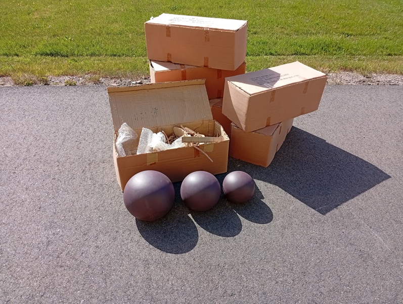 6 Set dekorationsklot i keramik. 3 Olika storlekar i varje.