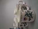 Diverse porslin. Bl.a 9 muggar. Studio Nova Garden Bloom m.m.