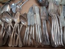 Diverse bestick. Mestadels nysilver.