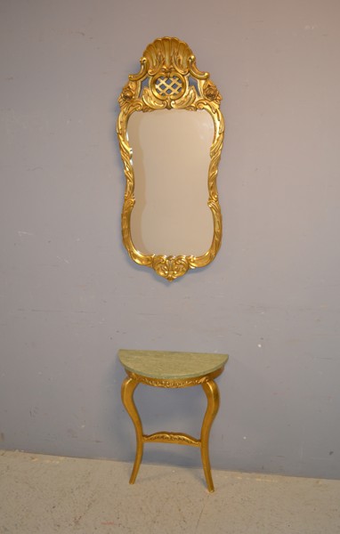 Spegel med konsolbord. Förgyllt trä, rokokostil, 1900-talets mitt.