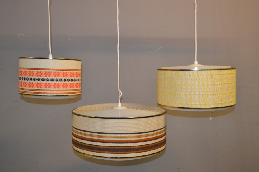 3 Taklampor. Plast & textil, 1960-talet.