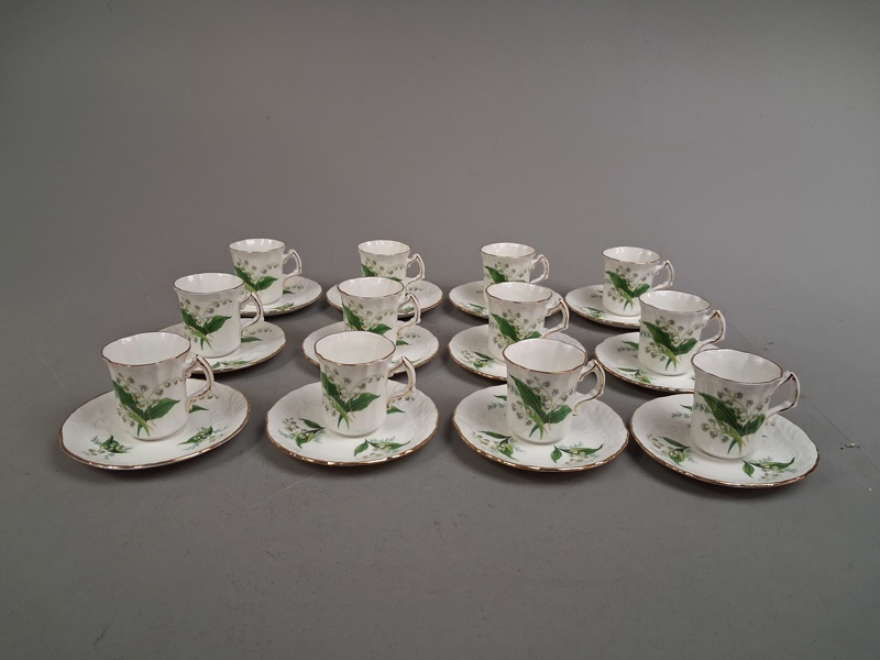 12 Moccakoppar & fat. Lily of the Valley. Liljekonvalj. Hammersley & co, fine bone China. England.