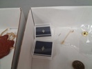 Diverse pins. medaljer, klockor m.m.
