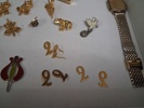 Diverse pins. medaljer, klockor m.m.