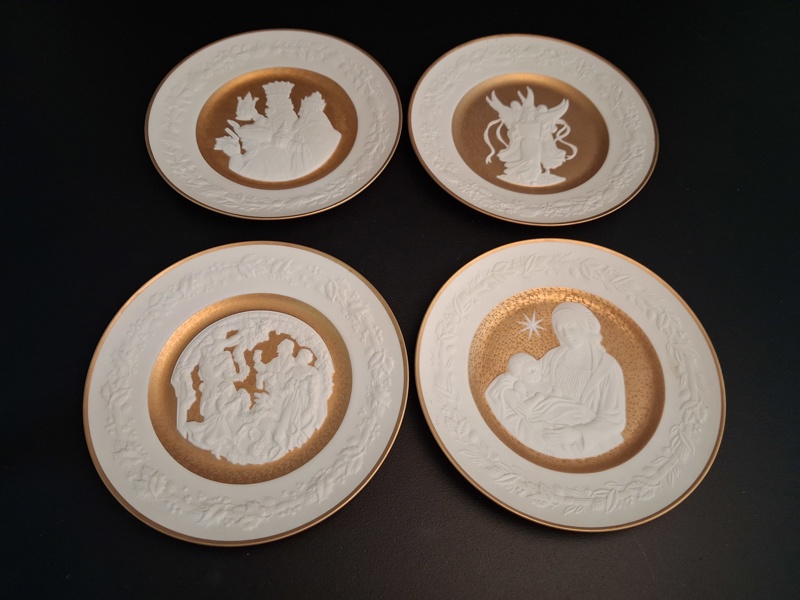 4 Tallrikar. Franklin Porcelain.