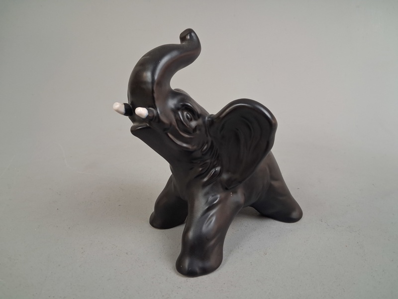 Elefant. FEJ. Keramik. Stengods.