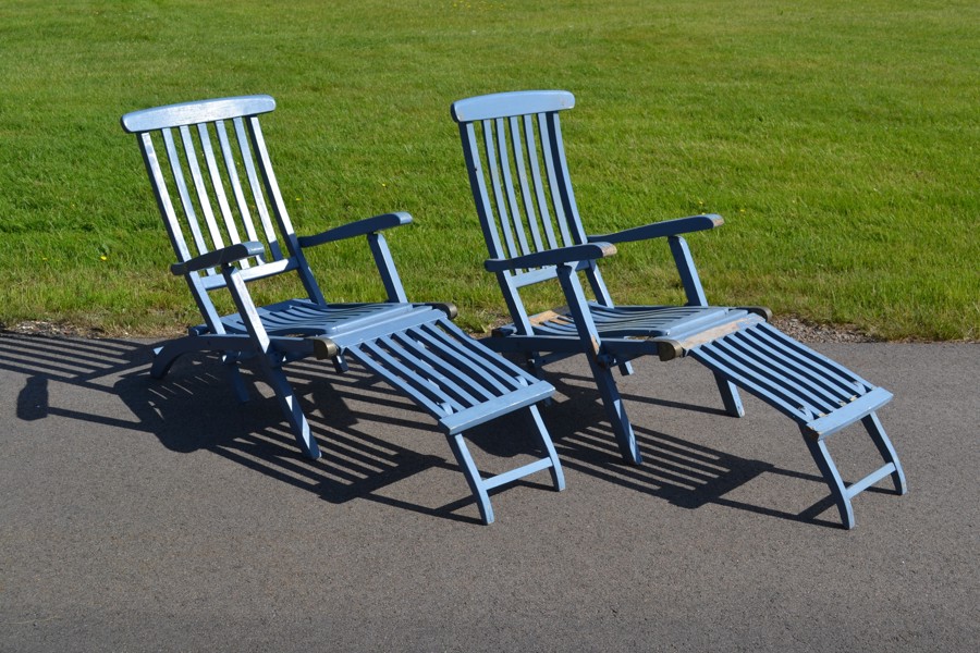2 Däckstolar. Bemålat teak, 1950/60-talet.