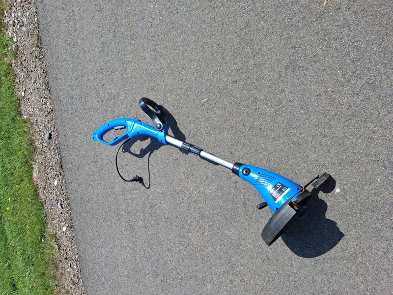 Grästrimmer. Biltema.