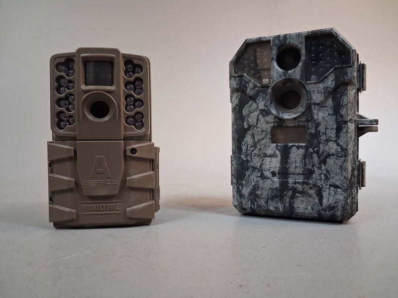 2 Vilt kameror. Inga tillbehör. Moultrie & StealthCam.