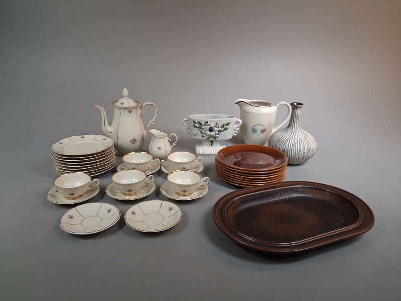 Diverse porslin & keramik. Bl.a Arabia, Karlskrona, Deco m.m.