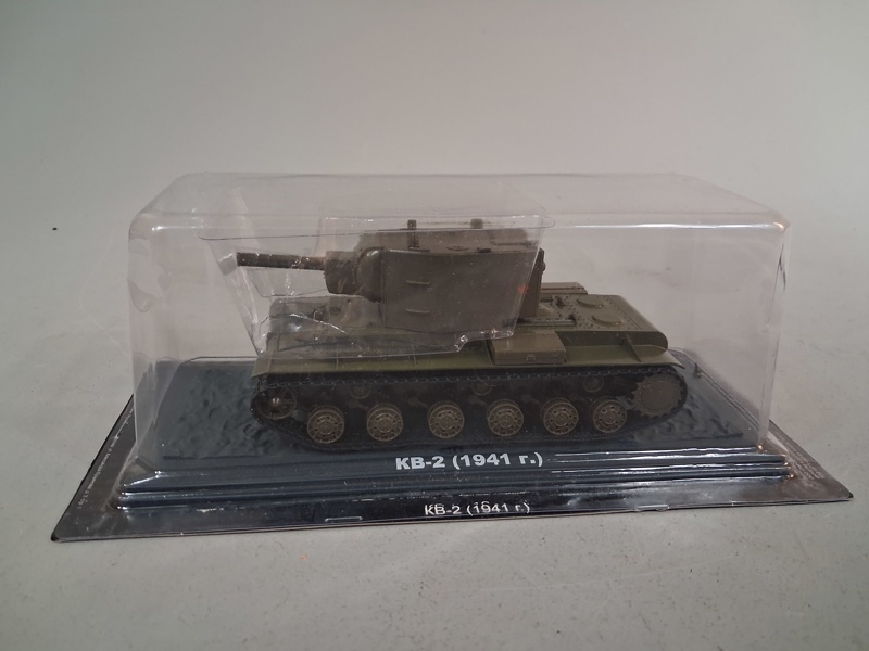Modell av Sovjetisk stridsvagn KB-2 från 1941, DeAgostini`s "Legends of armored Vehicles", Skala 1:43, metall & plast.