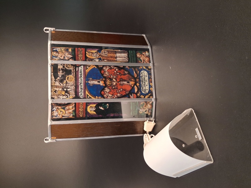 Bordslampa. Blyinfattat glas med tryckt dekor.
