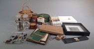 Diverse. Bl.a Ramar, korgar, burkar, glas m.m.