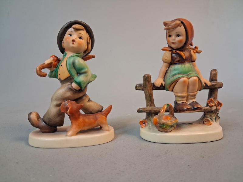 2 Figuriner. Hummel, Germany.