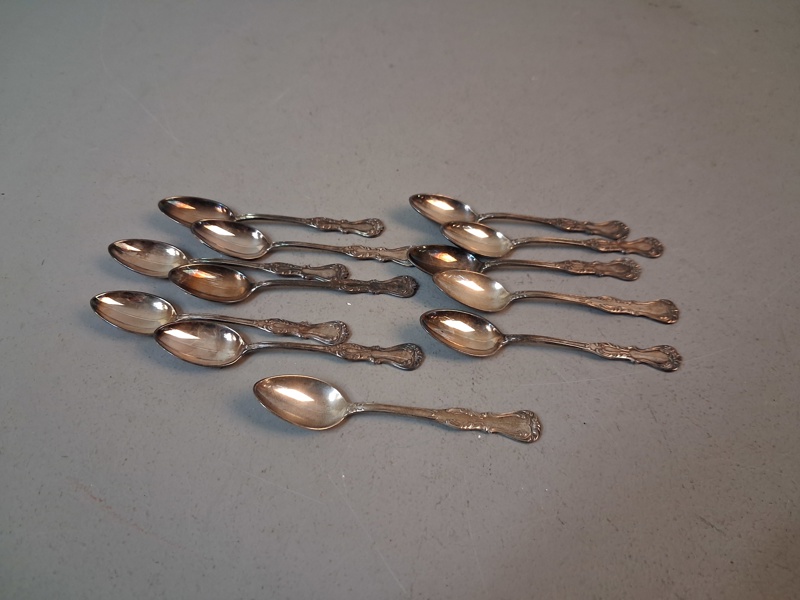 12 Moccaskedar. Silver, 168,9gram.