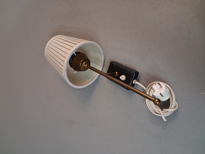 Vägglampa. EWÅ, Värnamo, Mässing & metall.