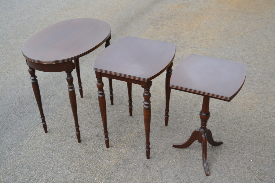 Satsbord. 3 Delar, Mahogny, 1900-talets mitt.