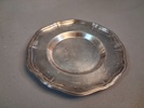 Diverse. Bl.a Nysilver, 2 flaskor i porslin Bell's m.m.