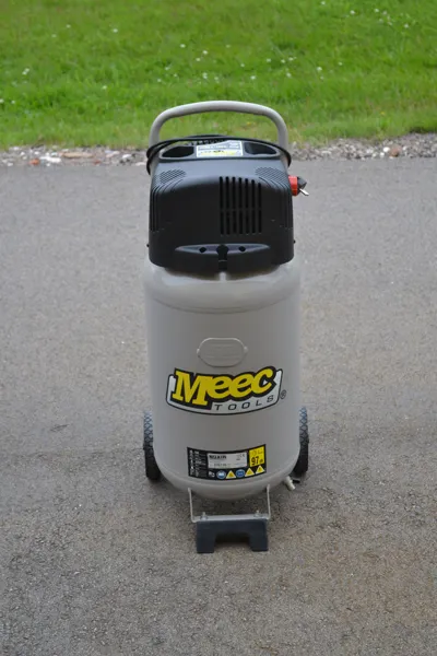 Kompressor. Meec Tools.
