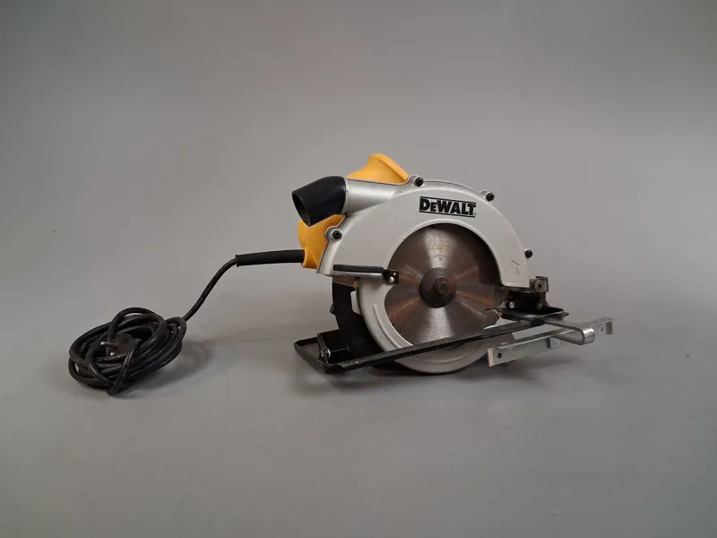 DeWalt. Cirkelsåg. D23620-QS.