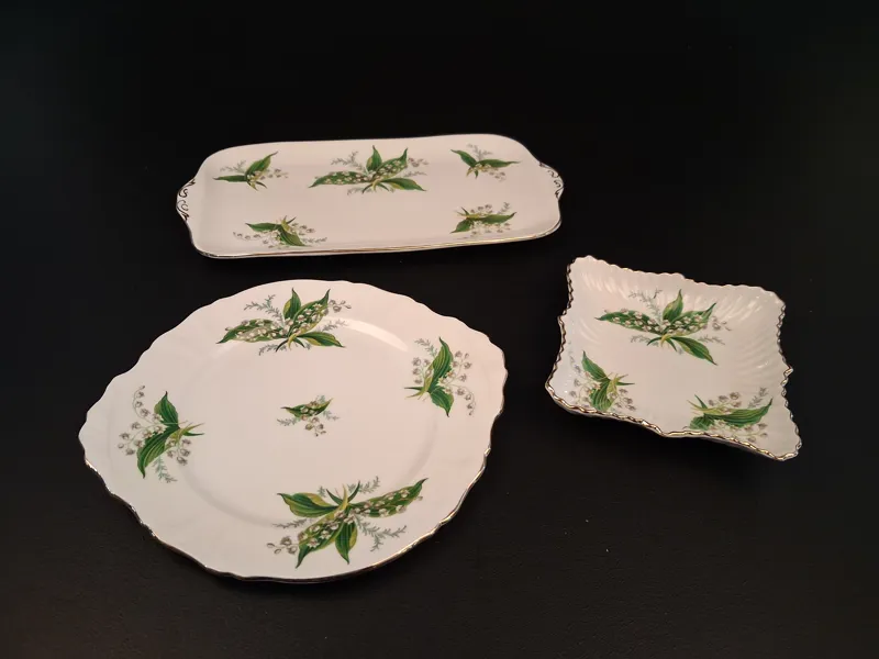 3 Uppläggningsfat. Liljekonvalj. Lily of the Valley. Hammerslay & co Fine bone China. England.