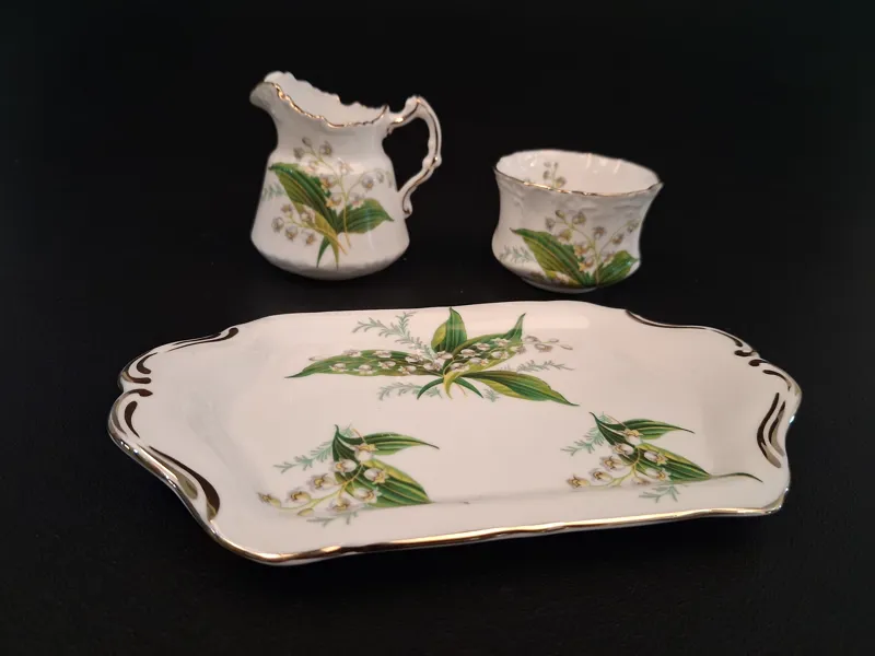 Fat med sockerskål & gräddkanna. Liljekonvalj. Lily of the Valley Hammersley & co. Fine bone China, England.