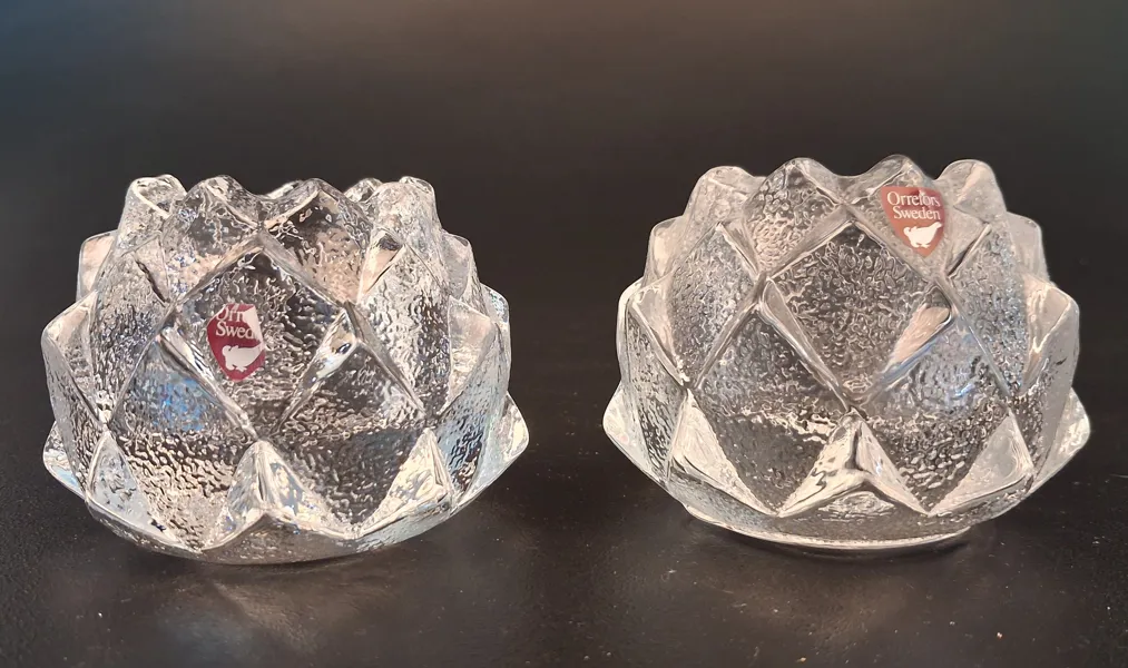 BERIT JOHANSSON. 2 Ljuslyktor. "Nimbus Kotten", Orrefors .