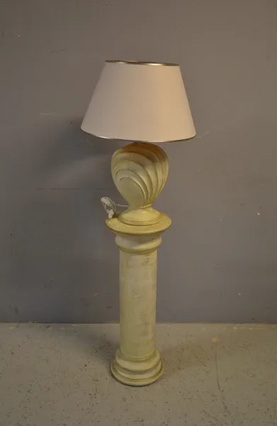 Piedestal & lampa. Samtida, keramik.