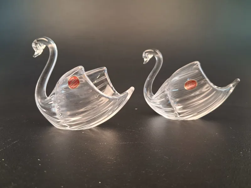 2 Svanar i glas. F.M. Konstglas Ronneby.