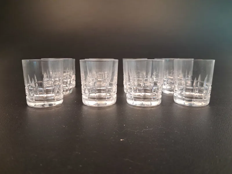 VICKE LINDSTRAND. 12 Likörglas, "City", Kosta.