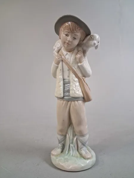 Figurin. Nao by Lladro.