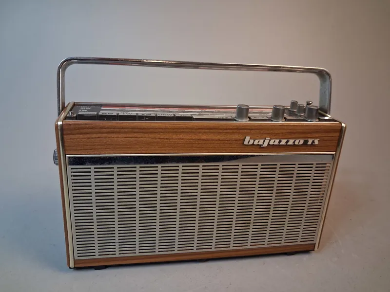 Äldre radio. Bajazzo TS 201.