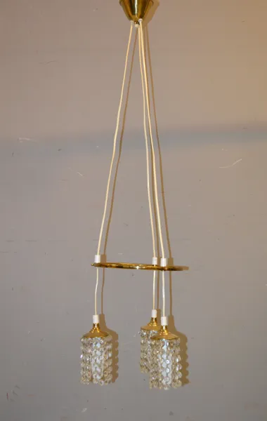 Taklampa. Mässing & prismor, 1900-talet.